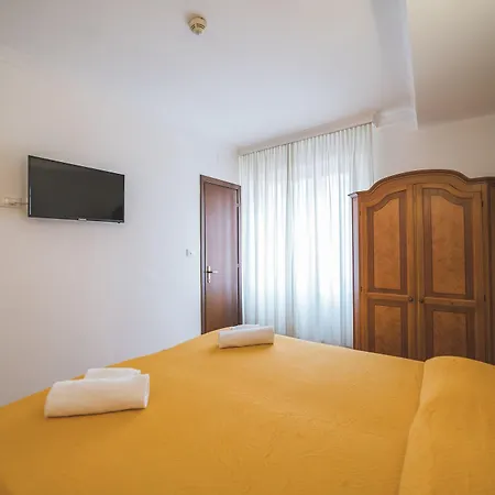 Gh San Giusto Rome